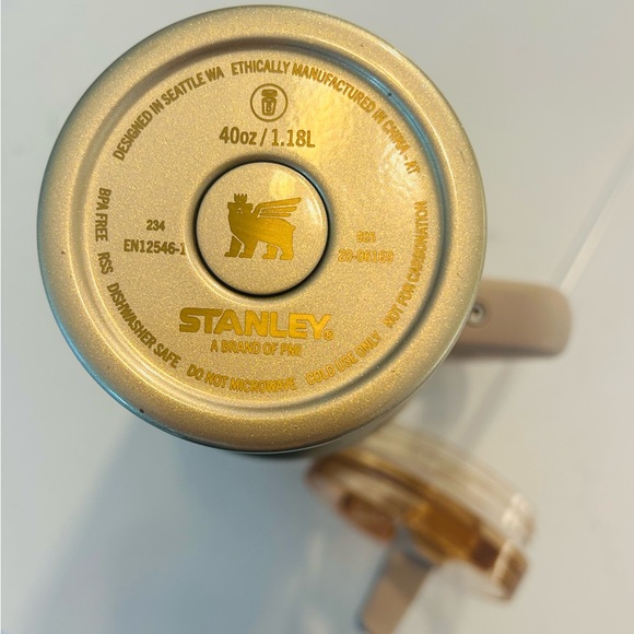 Stanley Metallic 40oz tumbler with flip straw - Picture 5 of 5